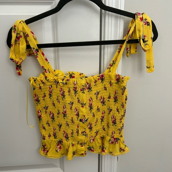 Cute yellow summer crop top - Picture 2 of 3